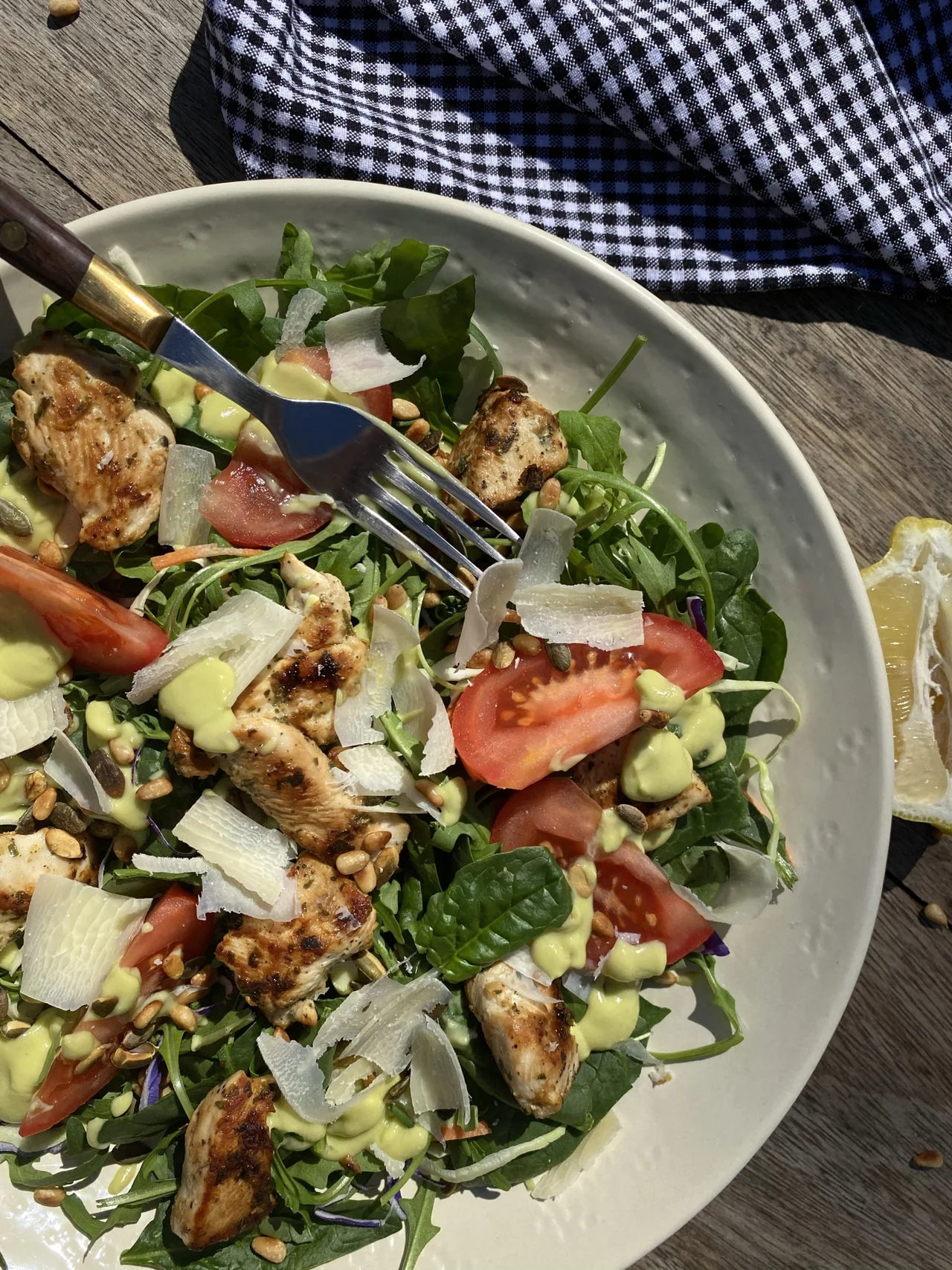 A colourful salad with greens, tomatoes and croutons